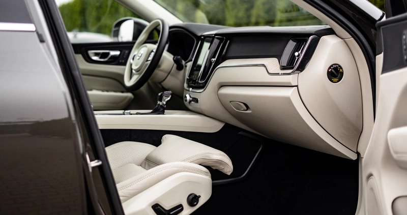 Volvo XC 60 cena 124998 przebieg: 159780, rok produkcji 2018 z Orzysz małe 562